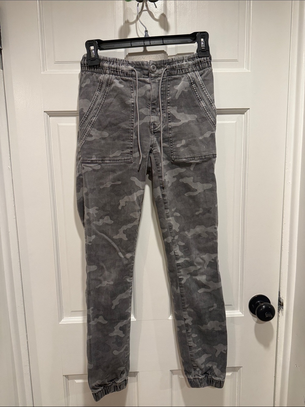 American Eagle Outfitters Gray Camo Jogger Pants